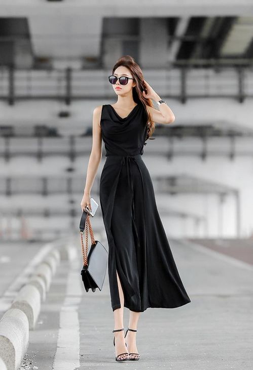 小姐姐氣質優雅,風韻十足,展現十足女人味